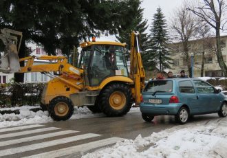 Reagiranje gradonačelnika Karla Starčevića na priopćenje gospićkog HDZ-a o ćišćenju snijega u Gospiću