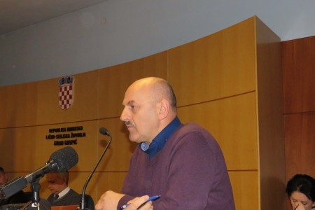 Gradonačelnik Karlo Starčević za Lika-express o Adventu, paljenju adventskih svijeća, kićenju grada, stipendijama…