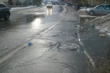 Topi se snijeg, vode bujaju. Oprez u Zagrebačkoj ulici u Gospiću!!!