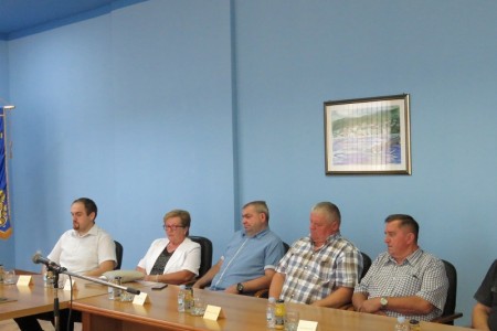 Ministar Tomo Medved u Gospiću se sastao s predstavnicima braniteljskih udruga i županom Milinovićem