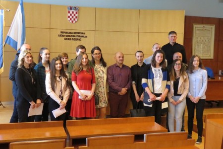 Grad Gospić objavio Natječaj za dodjelu stipendija učenicima i studentima!!!