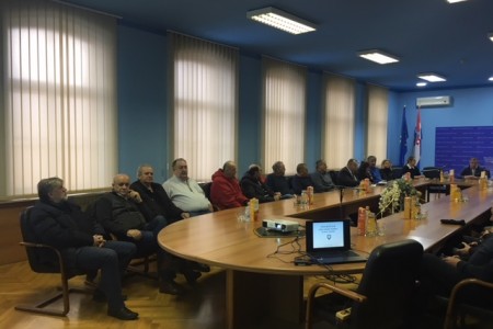 IGROKAZ U ŽUPANIJI:  župan Milinović predstavio proračun koji je pao na skupštini birtijašima i svojim prijateljima