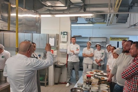 Najbolji hrvatski kuhar Hrvoje Zirojević održava edukaciju za ličke kuhare