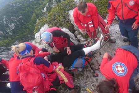 Uvijek spremni: gorski spašavatelji spasili ozlijeđenu planinarku na Velebitu