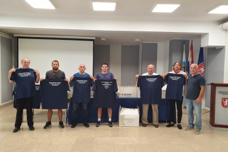 Zajednica sportova Ličko-senjske županije pojedinim članicama dodijelila promotivne sportske majice