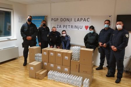LIJEPO: Lički policajci poslali pomoć Petrinji iz Donjeg Lapca