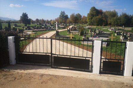 Dovršena prva faza uređenja mjesnog groblja u Lovincu