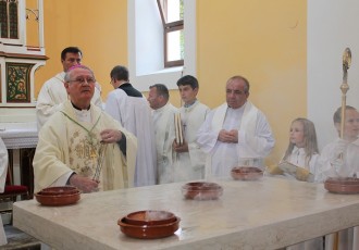 Blagoslov crkve i pučka veselica u Perušiću