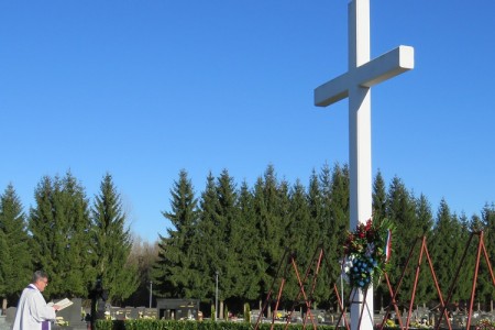 Vijenac i svijeće povodom svetkovine Svih svetih