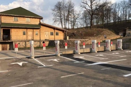 U Otočcu uskoro punionica Tesla automobila