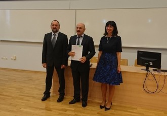 Gradonačelnik Gospića Karlo Starčević potpisao ugovor o dodjeli bespovratnih sredstava za pomoćnike u nastavi