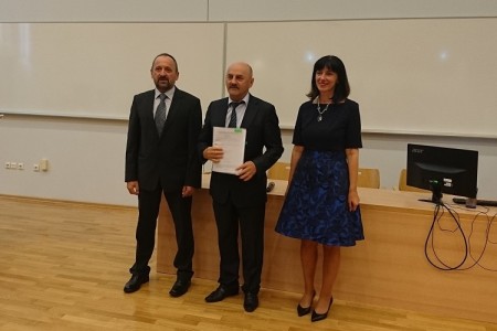 Gradonačelnik Gospića Karlo Starčević potpisao ugovor o dodjeli bespovratnih sredstava za pomoćnike u nastavi