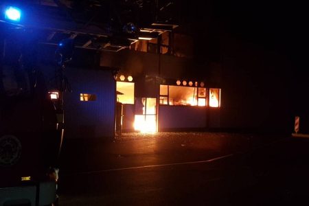 Požar u reciklažnom centru u Metisu: 19 vatrogasaca na terenu, sanacija će potrajati