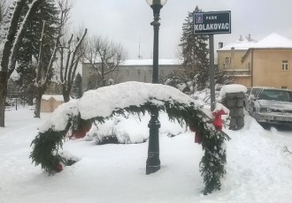 Advent u Gospiću koštao skoro 300,000 kuna,a za  božićno i novogodišnje kićenje grada u prvom polugodištu plaćeno skoro pola milijuna kuna