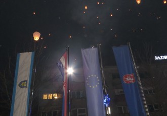 Neka nas večerašnja svjetlost iznad Gospića uputi na to da živimo u gradu bez podjela!!!