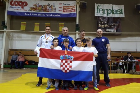 Odličan nastup hrvača na turniru u Slovačkoj