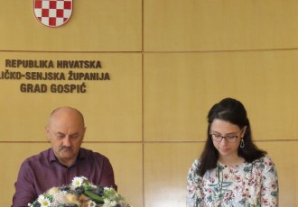 POHVALNO:Grad Gospić potpisao ugovore za  24 stipendije učenicima i studentima