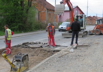 Čitatelj iz Bilajske ulice upozorava da je ta ulica i dalje opasna za pješake