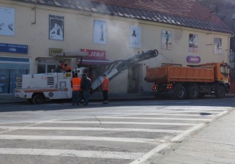 Počeli radovi na prometnici  u strogom centru Gospića  nakon čega će se vratiti stara regulacija prometa