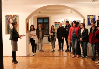 Gimnazijalci posjetili izložbu postavljenu u Muzeju Like povodom Uskrsa