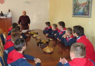 Gradonačelnik Karlo Starčević primio uspješne mlade gospićke rukometaše, budućnost rukometa u Gospiću!!!