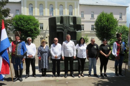 Udruga hrvatskih branitelja Lučonoše u Gospiću odala počast poginulim braniteljima i predstavila projekt himne Lučonoše