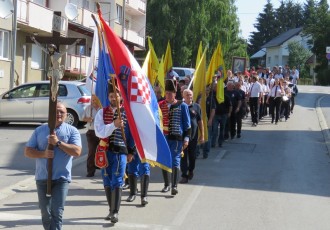 Procesijom, polaganjem vijenaca i paljenjem svijeća odana počast Svetoj Mariji Magdaleni, braniteljima i svima zaslužnima za život u slobodnoj Hrvatskoj!!!