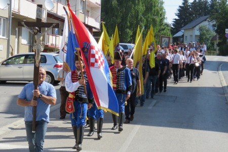 Procesijom, polaganjem vijenaca i paljenjem svijeća odana počast Svetoj Mariji Magdaleni, braniteljima i svima zaslužnima za život u slobodnoj Hrvatskoj!!!