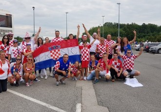 Perušićani zahvaljujući Općini i načelniku Turiću putovali na doček Vatrenih u Zagreb!!!