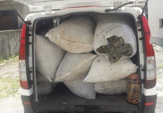 Po ličkim cestama švercaju se i ljudi i materijalna dobra, policija neki dan u kombiju pronašla 30 Pakistanaca, a danas više od 200 kilograma smilja