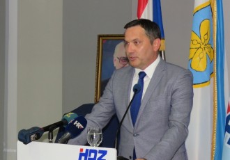 Članovi HDZ-a danas biraju novog predsjednika Županijske organizacije HDZ-a Ličko-senjske županije. No već je jasno da će to biti Marijan Kustić