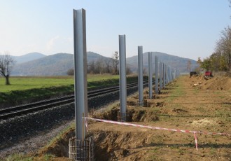 Perušićani pitaju kome i zašto se gradi bukobran uz prugu u selu Sveti Marko?