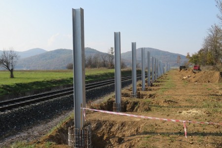 Perušićani pitaju kome i zašto se gradi bukobran uz prugu u selu Sveti Marko?