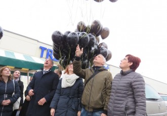 BRAVO MUŠKARCI: U Gospiću puštanjem balona u zrak iz muških ruku pokazano da nema tolerancije nasilju nad ženama