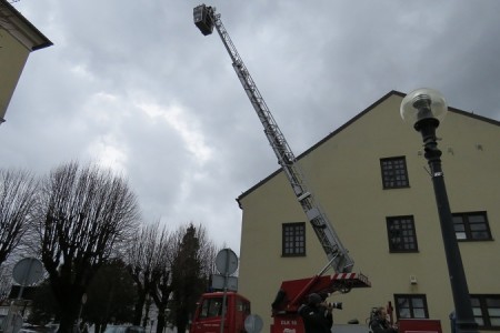 Austrijanci donirali gospićkim vatrogascima vatrogasno vozilo