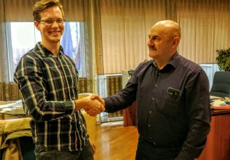 Gradonačelnik Karlo Starčević gradonačelničkom plaćom koje se odrekao stipendira još jednog izvrsnog studenta,  Matea Borovca