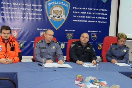 Ličko-senjska policija najavila akciju Mir i dobro, na konferenciji za novinare bio samo naš portal Lika-express!