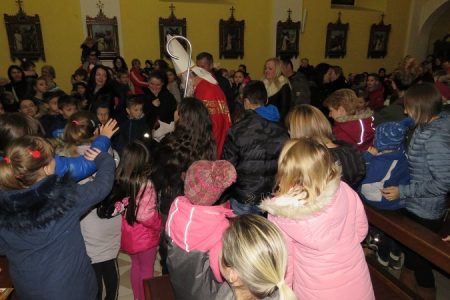 Advent u Gospiću ove je godine jako puno sadržaja posvetio djeci a na Svetog Nikolu i cijeli jedan dan!