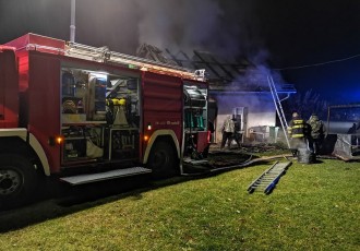 Gospićki vatrogasci intervenirali na požaru gospodarske zgrade u Mušaluku