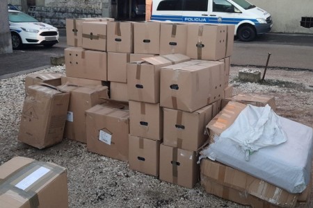 Kod odmorišta Jadova policija “uhvatila” više od 800 kilograma švercanog duhana