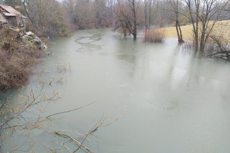 Zbog poplave zatvoreno nekoliko prometnica na području Gospića