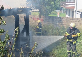 Izgorjela “kućica” iza kina Korzo