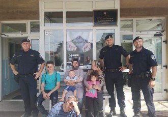 Ličko-senjski policajci spasili migrantsku obitelj iz Sirije