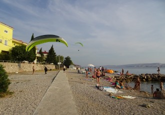 Održano revijalno precizno slijetanje parajedrilicom (paragliderom) „Basača – Karlobag 2019.“.