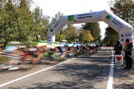 Druga etapa velike biciklističke utrke CRO race  prošla kroz Liku