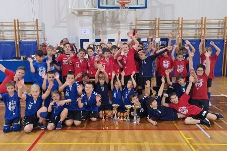 BRAVO: sva tri zlata dječaka i srebro djevojčica Rukometnog kluba „Gospić“ na turniru malog rukometa u Opatiji!!!