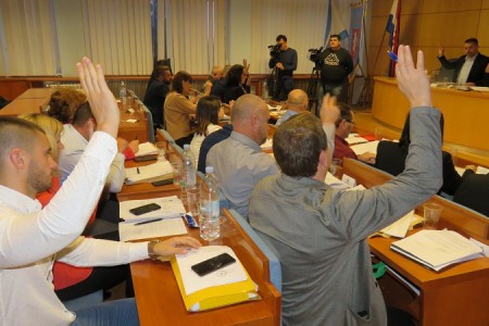 VIDEO; sjednica nije ni počela,a određena je pauza