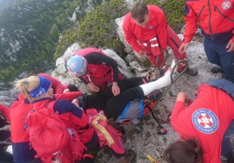 Uvijek spremni: gorski spašavatelji spasili ozlijeđenu planinarku na Velebitu