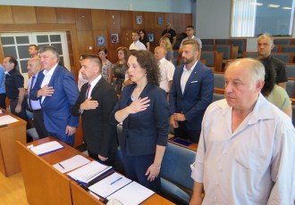 Pukla koalicija u Vijeću grada Gospića okupljena oko HDZ-a, osnovan Klub nezavisnih vijećnika i HSS-a koji ne podupire predsjednika Petra Radoševića