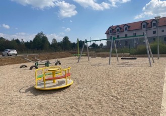LIJEPO: Grad Gospić izgradio dječje igralište uz zgrade POS-a